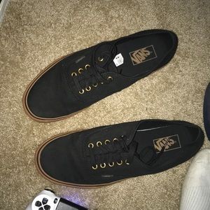 BLACK AND GUM VANS